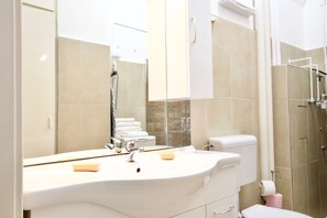 Appartement, 1 chambre | Salle de bain