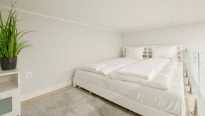 Unclassified image, 2 of 8, button - Standard Apartment by Hi5 - Csengery 3. (Budapest)