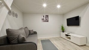 Unclassified image, 3 of 8, button - Standard Apartment by Hi5 - Csengery 3. (Budapest)