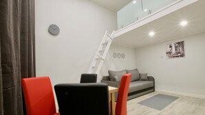 Unclassified image, 4 of 8, button - Standard Apartment by Hi5 - Csengery 3. (Budapest)
