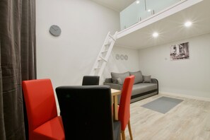 Studio | Living area