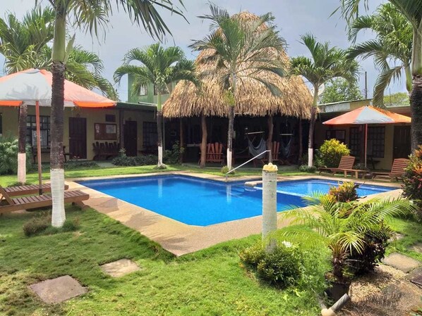 Kolam renang terbuka 