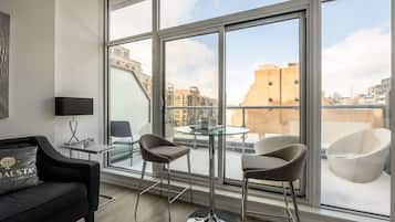 Business Apartment, 1 Bedroom, Balcony, City View | Living area
