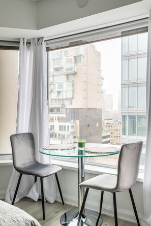 City view - Charming Yorkville Condos (Toronto)