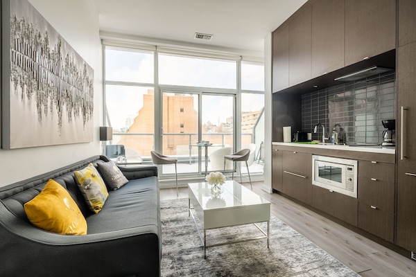 Business Apartment, 1 Bedroom, Balcony, City View | Private kitchen | Full-size fridge, microwave, oven, stovetop