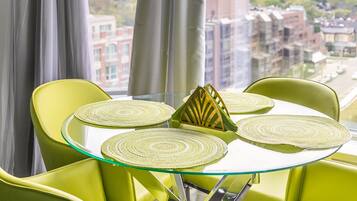 Premium Apartment, 1 Bedroom, Kitchen, City View | Dining room