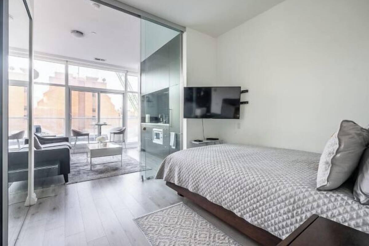 1 chambre, décor unique, ameublement unique, bureau