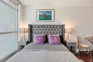 经典开间, 1 张大床, 厨房, 城市景观 | 特色装修、特色家居、办公桌、笔记本电脑工作区