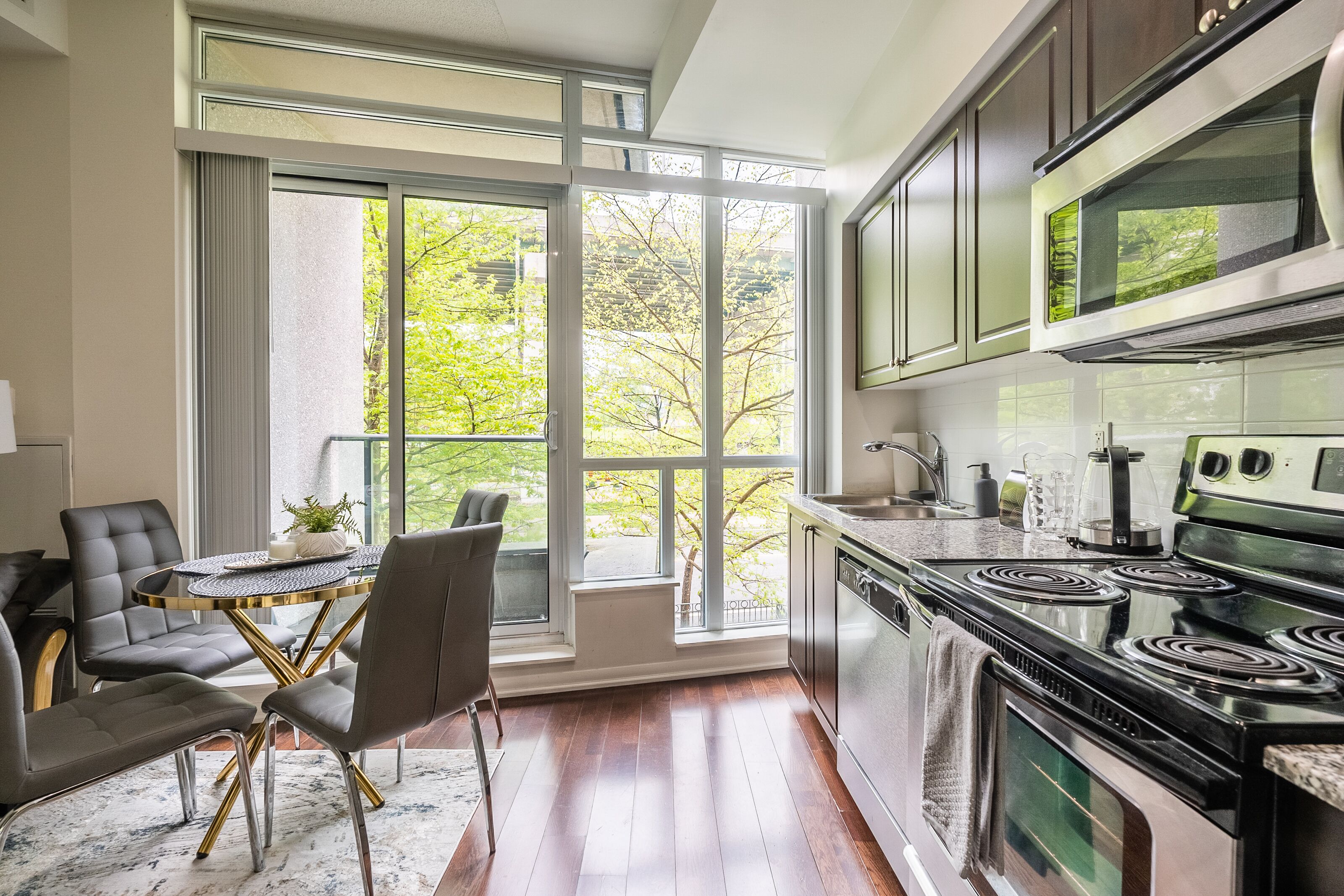 Romantic Apartment, 1 Queen Bed with Sofa bed, Kitchen, City View | Private kitchen | Full-size fridge, microwave, oven, stovetop