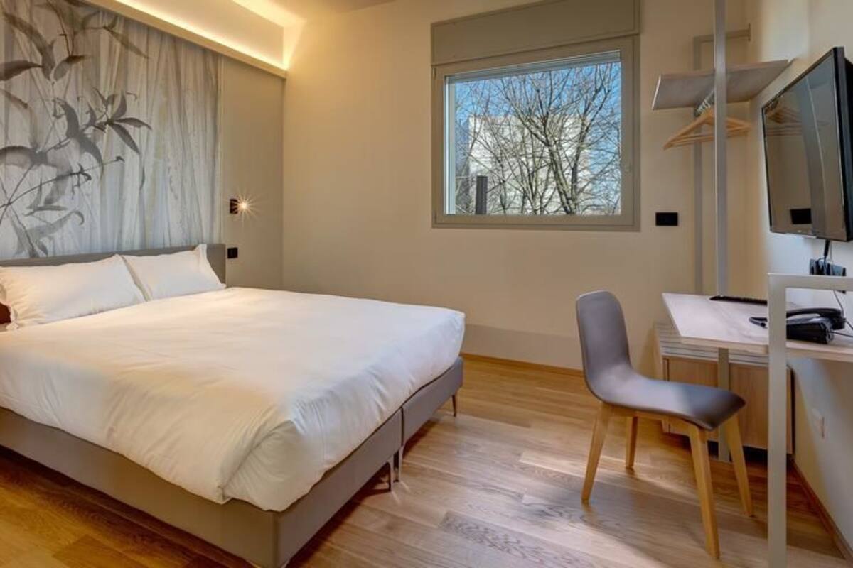 Double Room | Desk, soundproofing, free WiFi, bed sheets