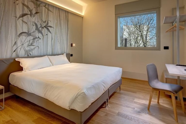 Habitación doble | Escritorio, sistema de insonorización, wifi gratis y ropa de cama