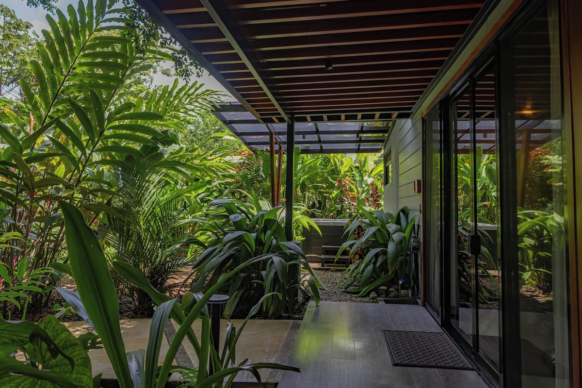 Deluxe Quad Bungalow with Spa | Terrace/patio