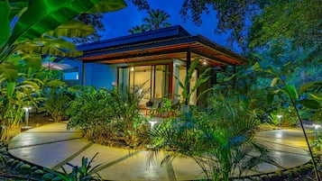 Deluxe Quad Bungalow with Spa | Pemandangan dari kamar