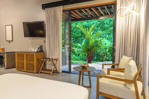 Deluxe Quad Bungalow with Spa | Premium bedding, memory-foam beds, minibar, in-room safe