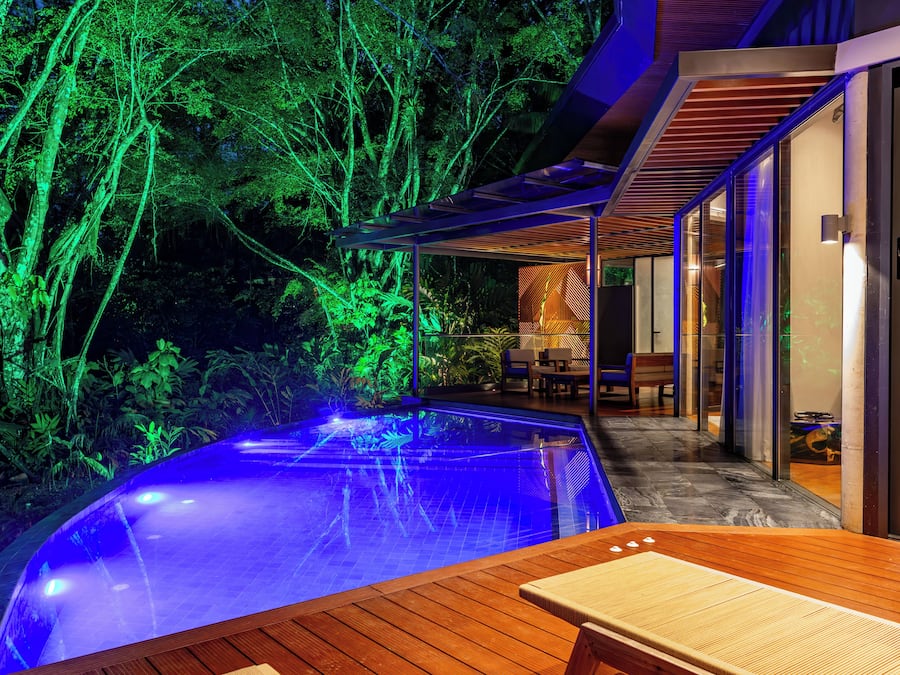 Rainbow Bass Villa | Hochwertige Bettwaren, Daunenbettdecken