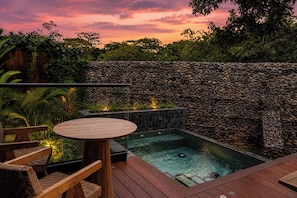 Garden Hideaway Villa | Ropa de cama de alta calidad y edredones de plumas