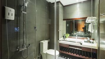 Deluxe Double or Twin Room | Bathroom
