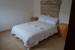 Basic Double Room | Free WiFi, bed sheets - Kiwi Surf Hostel (Taghazout)