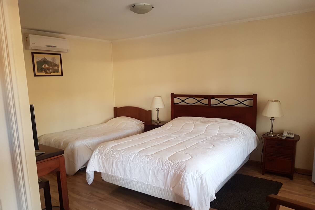 Standard Triple Room | Didekorasi berbeda-beda dan dilengkapi dengan perabotan berbeda-beda