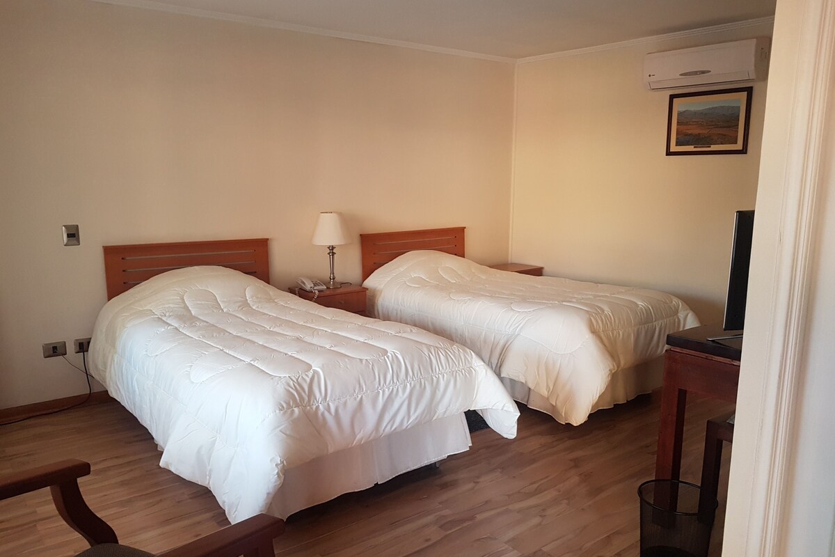 Standard Twin Room | Individually decorated, individually furnished, desk, laptop workspace