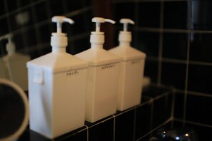 Slippers, towels - Agaitandygama (Miyakojima)