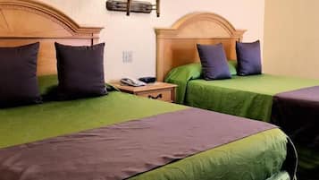 Habitación doble ejecutiva | Escritorio, espacio para trabajar con laptop y cortinas blackout