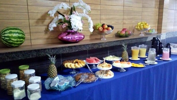 A buffet table with various food items and drinks, including fruits, pastries, and condiments. - Hotel Campina Executivo (Campina Grande)