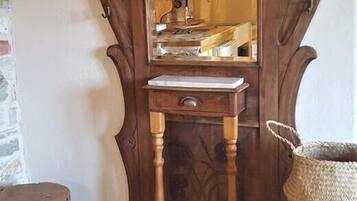 Chambre Double Design | Literie hypoallergénique, rideaux occultants, chambres insonorisées