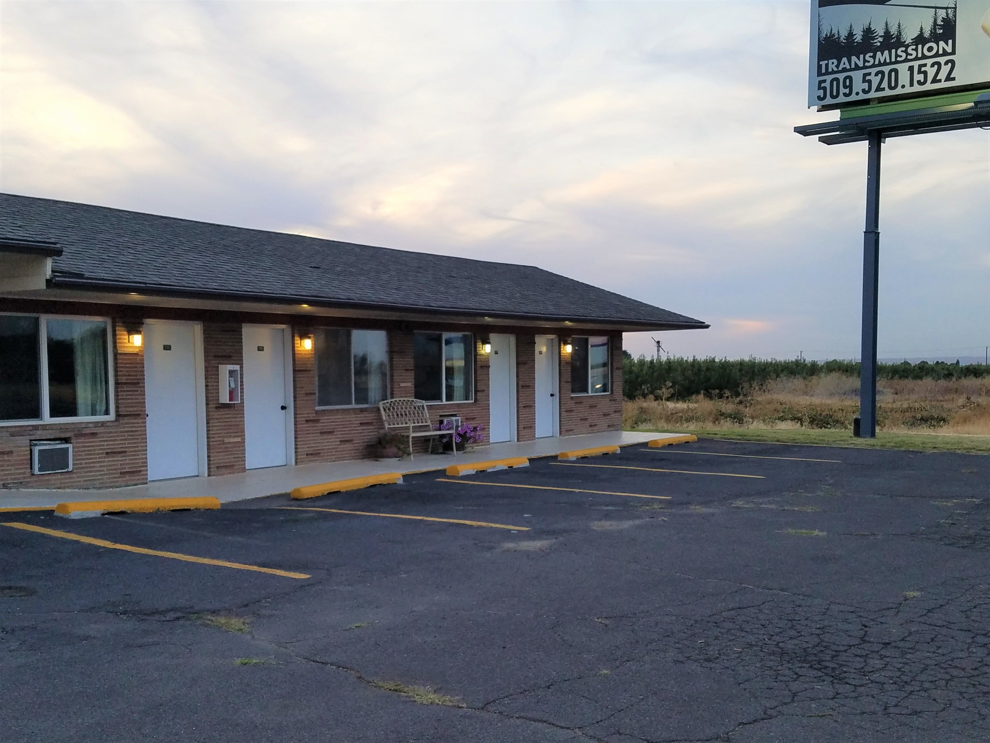 مواقف سيارات مجانية