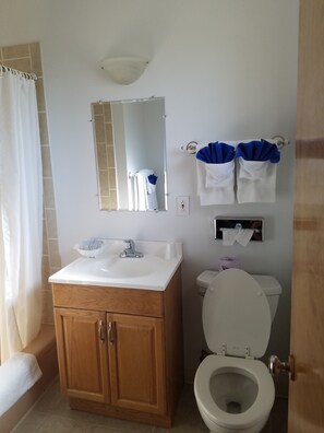 Standard Room, 2 Double Beds, Mountain View, Ground Floor | Bathroom - Out West Motel (Milton-Freewater)