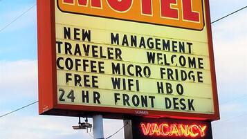 Vista frontal de la propiedad