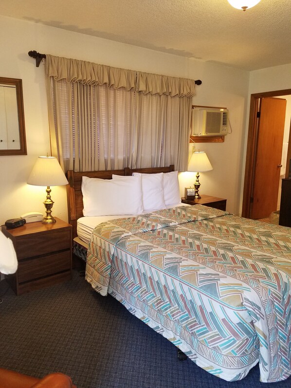 Down duvets, individually decorated, individually furnished, desk