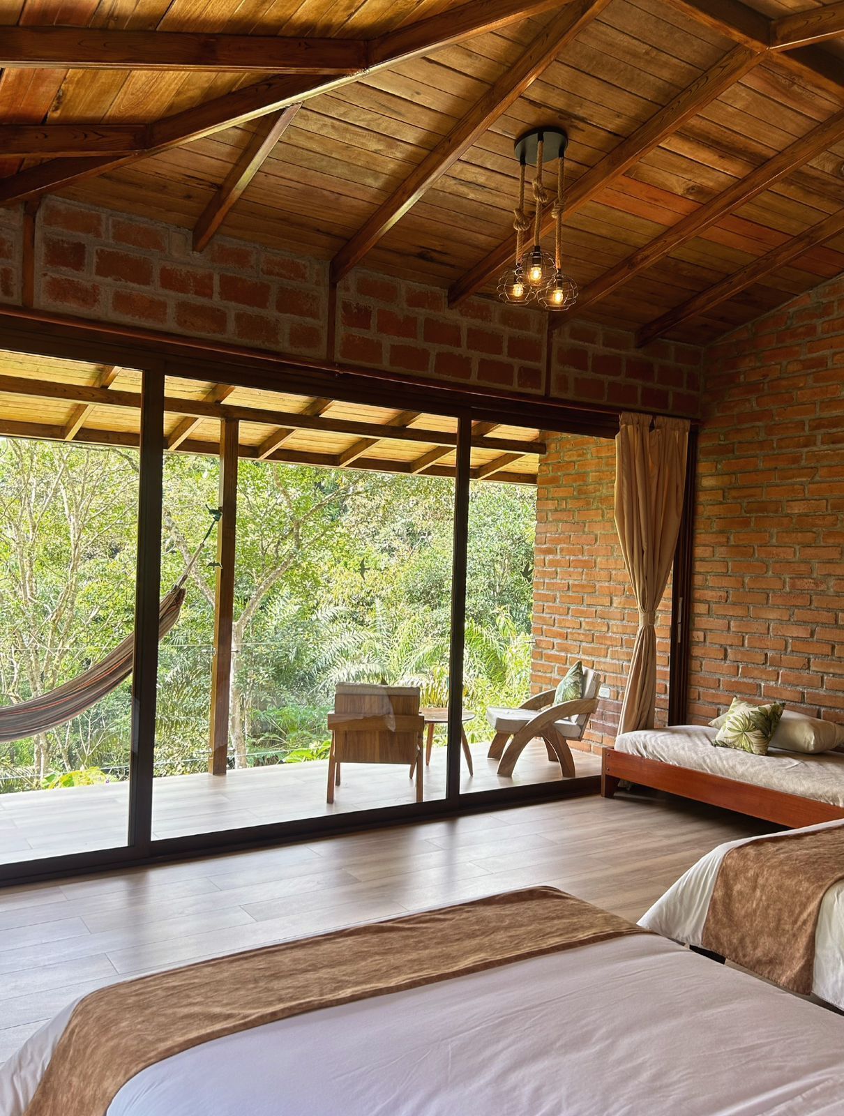 Decoración personalizada, muebles diferentes y escritorio 