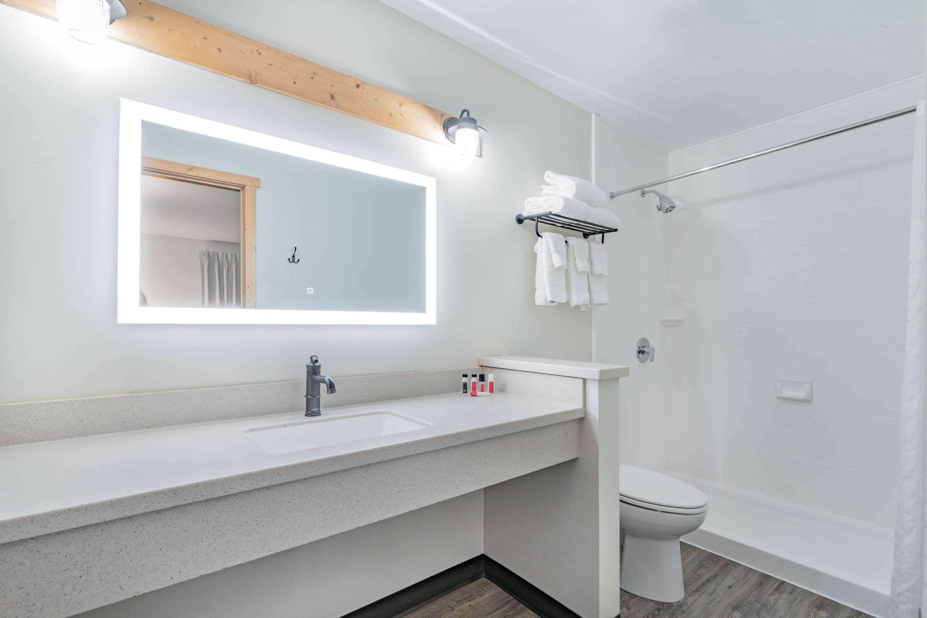 suite, 1 bedroom, non smoking | bathroom | combined shower/bathtub, towels