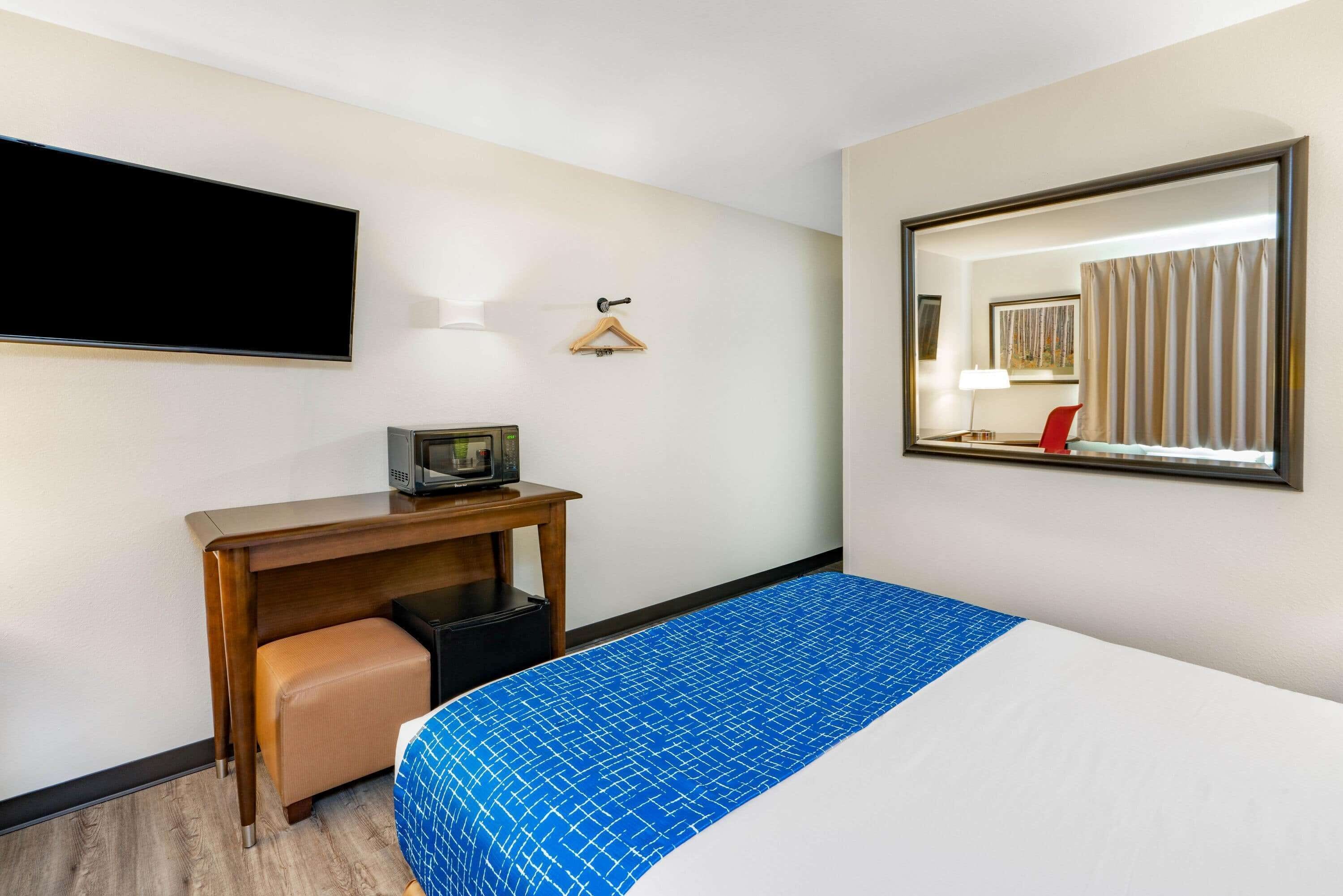 room, 1 queen bed, accessible, non smoking (mobility) | individually furnished, desk, laptop workspace, blackout curtains