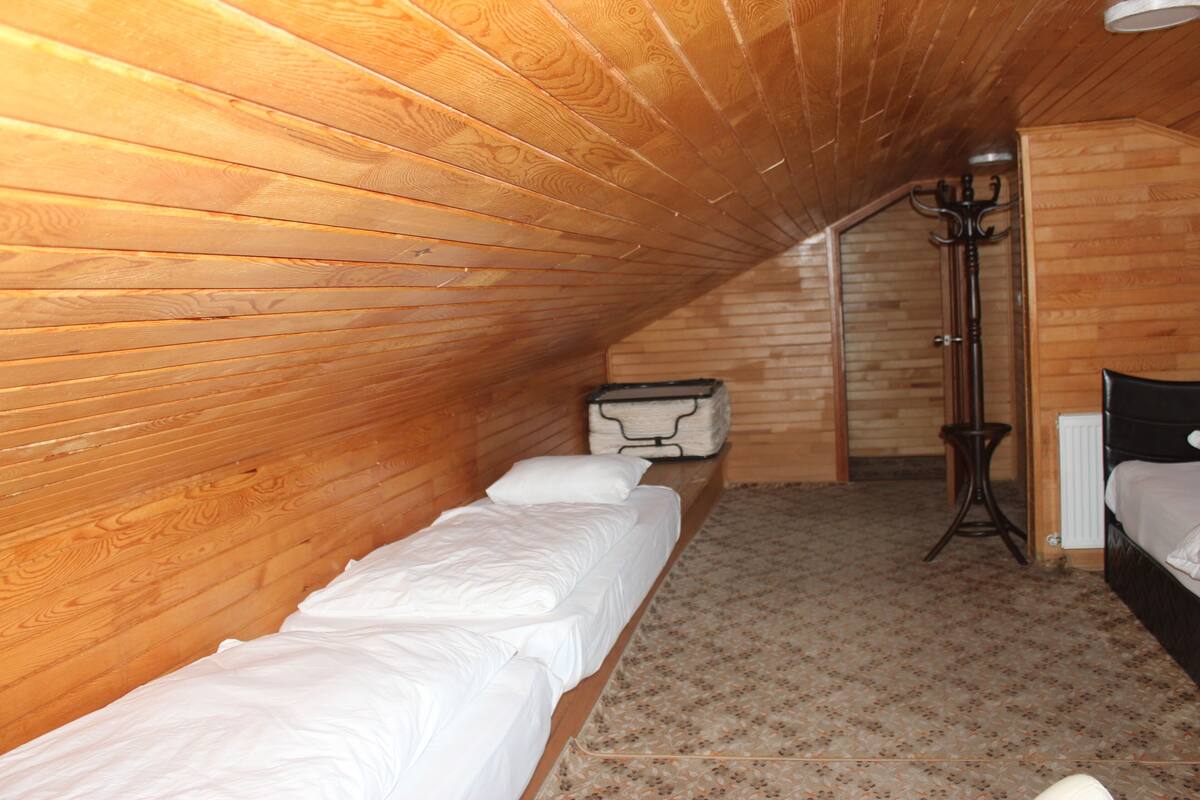 Quadruple Room | Soundproofing, WiFi (free)
