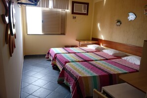 Triple Room, 3 Twin Beds | Minibar, free WiFi, bed sheets
