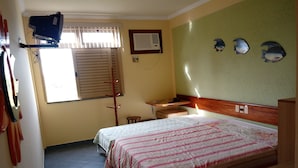 Triple Room, 3 Twin Beds | Minibar, WiFi (free), bed sheets - Pousada Florais do Atlântico (Estancia)