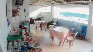 Café da manhã com buffet grátis todos os dias