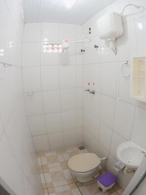 Superior Double Room | Bathroom shower - Hotel Oriente (Ponte Nova)