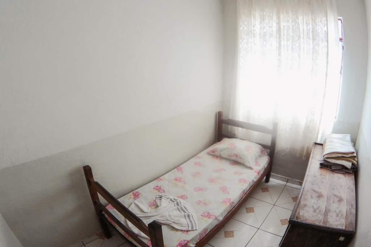 Habitación doble | Cortinas blackout, tabla de planchar con plancha y wifi gratis