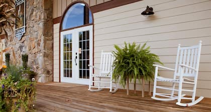 The Lodge at Cat Creek