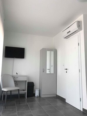 Ropa de cama hipoalergénica, escritorio, cortinas opacas