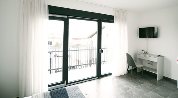 Doppelzimmer, Balkon | Wohnbereich