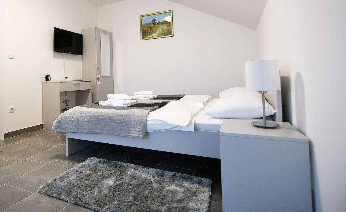 Ropa de cama hipoalergénica, escritorio y cortinas blackout 