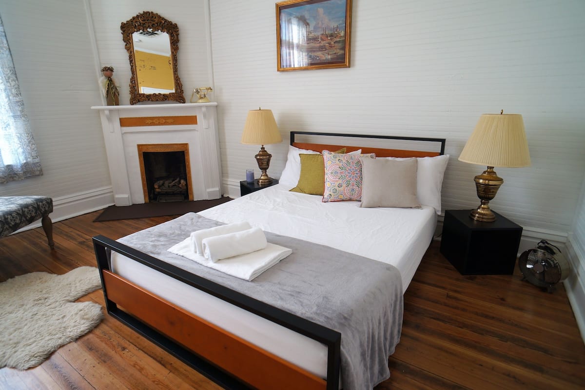 Quarto quádruplo família, várias camas (4-Person Private) | Camas com colchões de espuma com sistema de memória, Wi-Fi de cortesia