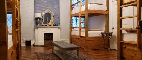 Gemeinsamer Schlafsaal (8-Person Mixed)