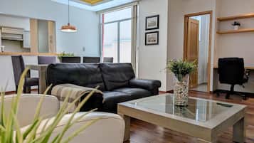Apt 4, 2 bedrooms, 3 beds, 2 baths | 2 間臥室、高級寢具、羽絨被、舒適加層