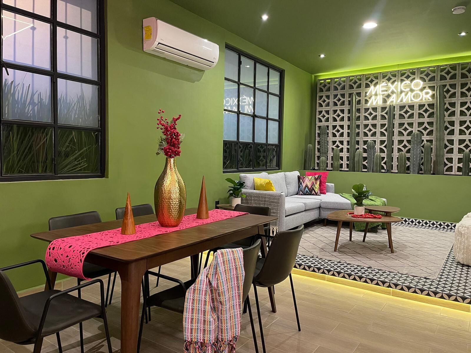 Luxury Apartment, 3 Bedrooms | Living area | 54-inch Smart TV with cable channels, TV, Netflix