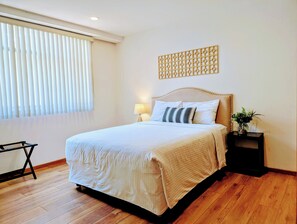 Bộ đồ giường cao cấp, chăn bông, nệm có lớp đệm bông 